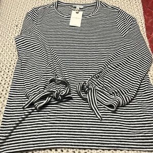 NWT BLACK & WHITE TOP FROM LUCKY BRAND WITH TIE SLEEVES.